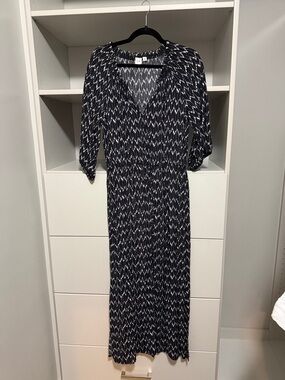 GAP Navy and White Printed V-Neck Maxi Dress